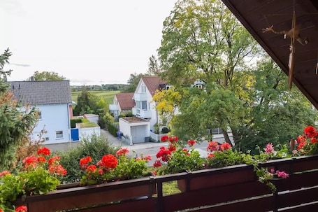 Property grounds. Dachgeschoss Apart. Ca.35 qm mit Terrasse im Einfamilienhaus