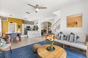 Smart TV, tavolo da calcetto, tavolo da ping pong