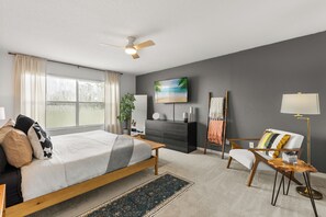 5 chambres, fer et planche à repasser, lit de bébé portatif, Wi-Fi