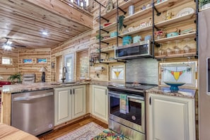 冰箱、微波炉、烤箱、炉灶