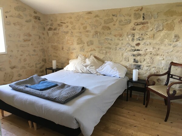 4 bedrooms, desk, iron/ironing board, free WiFi