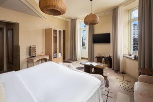 防过敏的被褥、特色装修、特色家居、办公桌