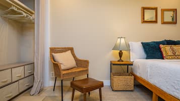 2 chambres, bureau, fer et planche à repasser, lit de bébé portatif