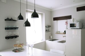 Refrigerador, microondas, parrilla de estufa y lavavajillas