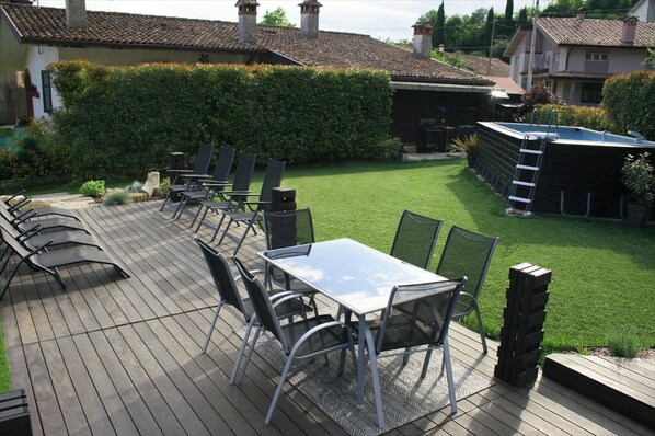 تناول الطعام بالخارج