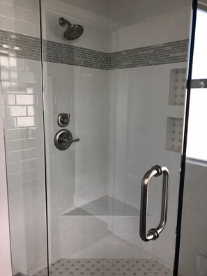 Combined shower/tub, hair dryer, towels, soap