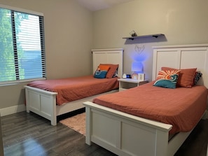 4 Schlafzimmer, Schreibtisch, Reisekinderbett, kostenloses WLAN