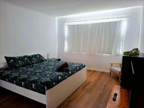 4 bedrooms, iron/ironing board, free WiFi, bed sheets - Holiday house for the whole family (Portland North)