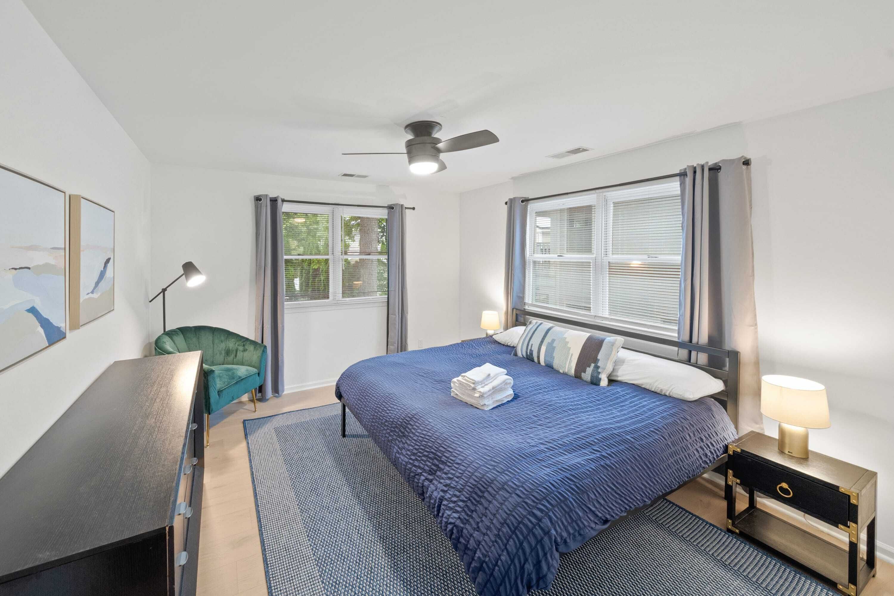 4 habitaciones, tabla de planchar con plancha, wifi y ropa de cama 