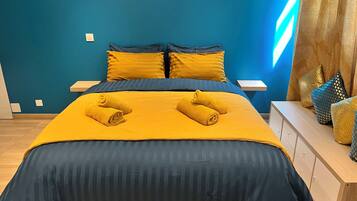 Travel cot, WiFi, bed sheets