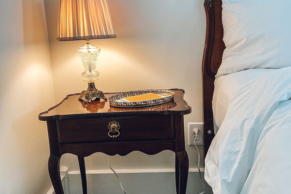 Historic Victorian hotel in the heart of small town getaway!