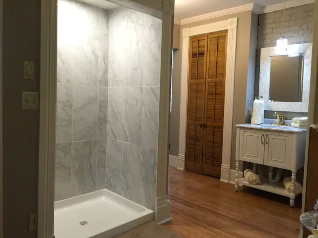 Romantic Spa-like Apartment on Upper Historic Loop