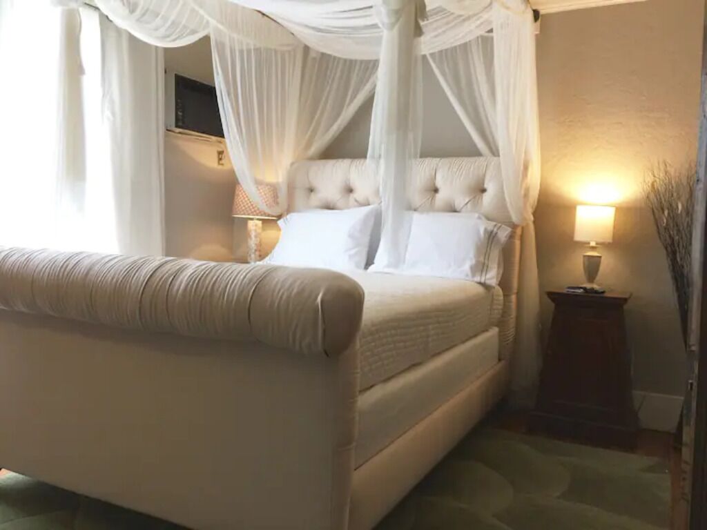 Romantic Spa-like Apartment on Upper Historic Loop