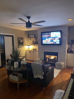 Interior - Luxury private suite hot tub & game room w/ full kit, King Bed (Knoxville)