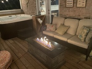 Indoor spa tub