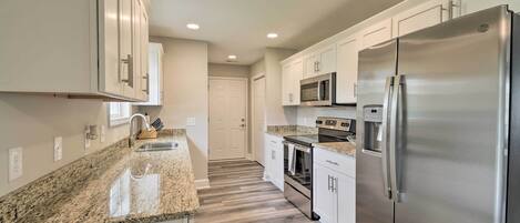 Coffee/tea maker, fridge, microwave, stovetop