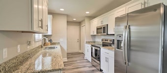 3 Mi to Golf: Loris Home w/ Big Private Yard!