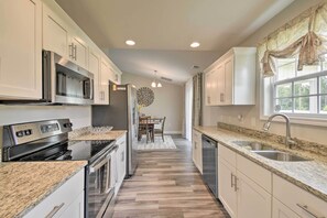 Fridge, microwave, stovetop, dishwasher