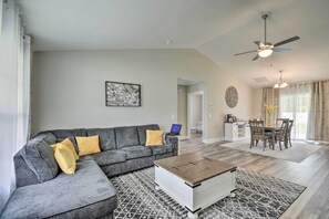 TV - 3 Mi to Golf: Loris Home w/ Big Private Yard! (Loris)