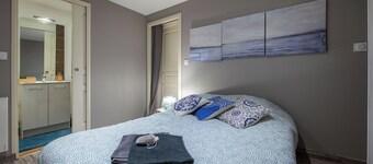 My T2 cocoon at the water's edge in moret sur loing