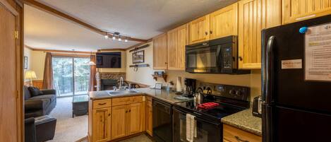 Refrigerador, microondas, horno, placa de cocina