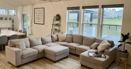 FAMILY FRIENDLY/POOL/BASKETBALL COURT/IN-GROUND TRAMPOLINE