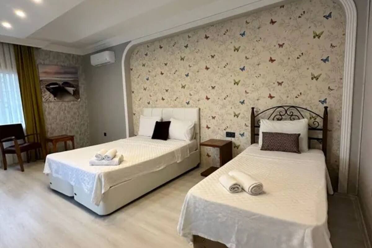Egyptian cotton sheets, premium bedding, minibar, individually decorated