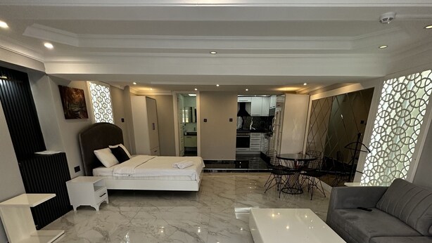 Sábanas de algodón egipcio, ropa de cama de alta calidad y minibar 