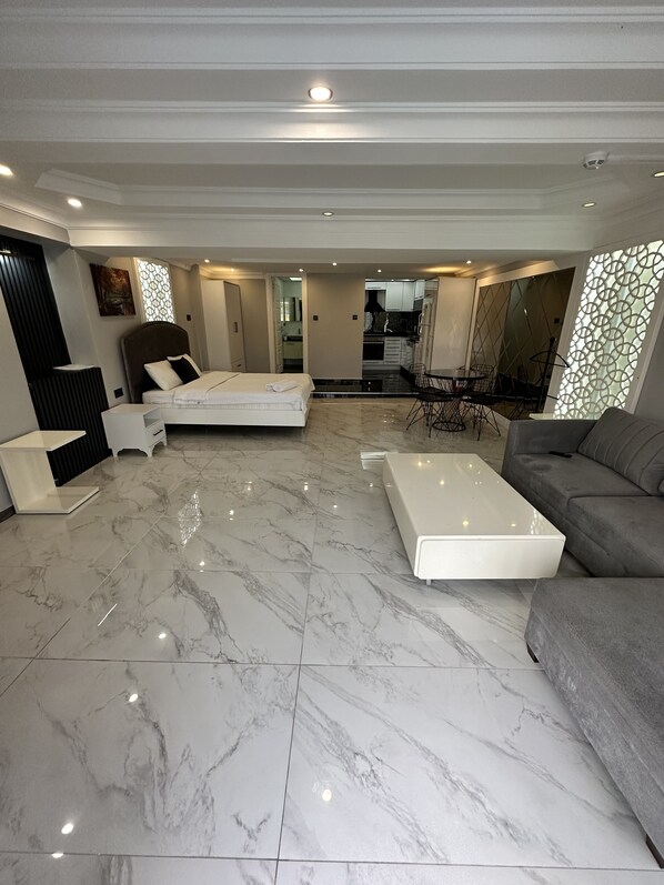 Sábanas de algodón egipcio, ropa de cama de alta calidad y minibar 