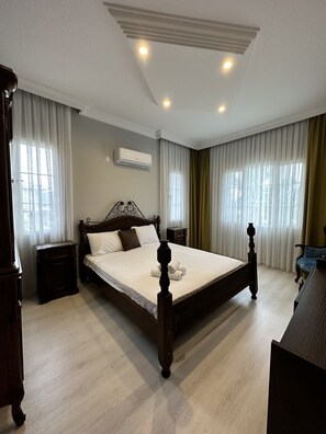 Classic Double Room | Egyptian cotton sheets, premium bedding, minibar, individually decorated - Pine Hotel Ayvalık (Ayvalik)