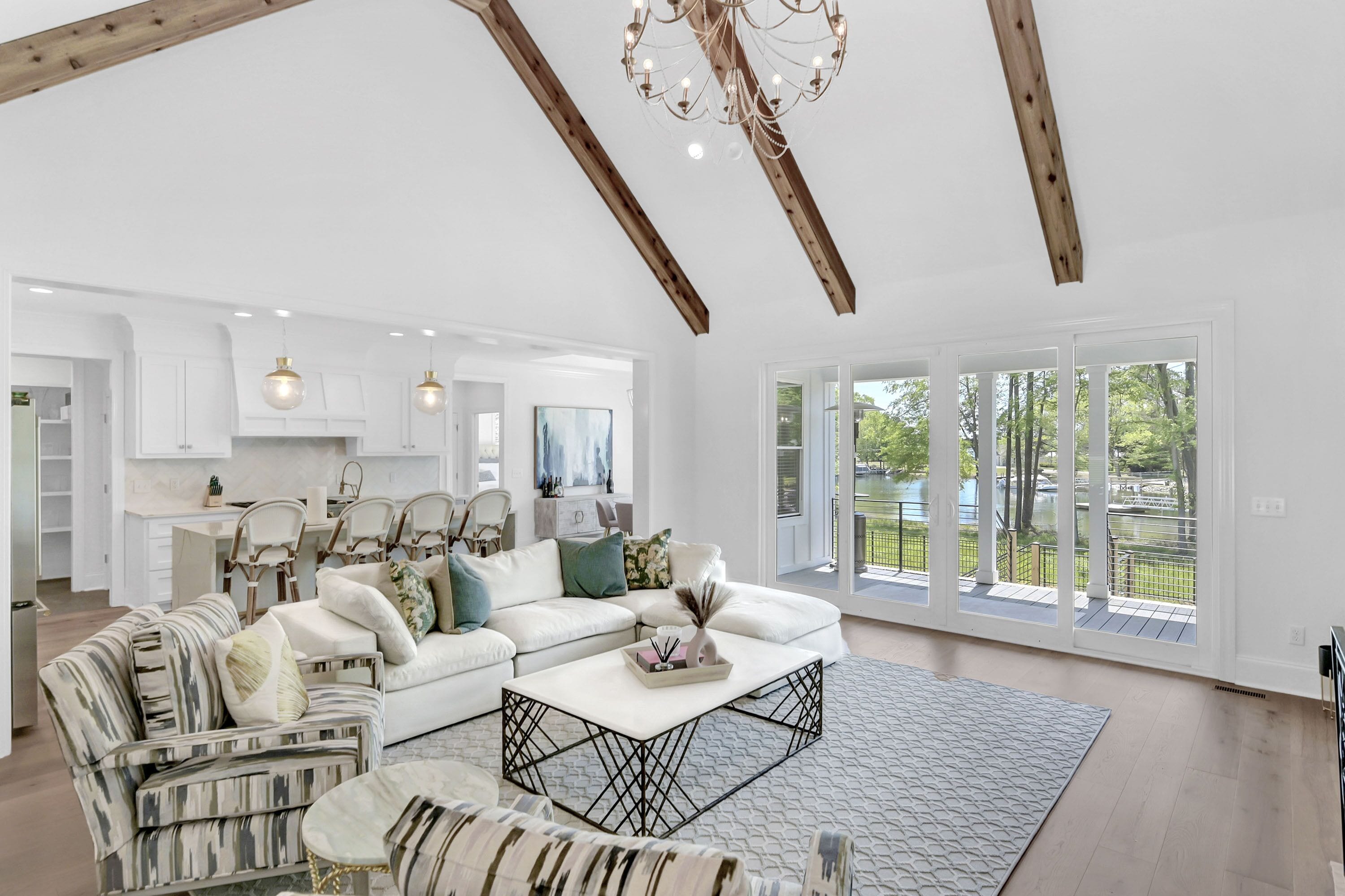 Smart-TV, Kamin, Stereoanlage