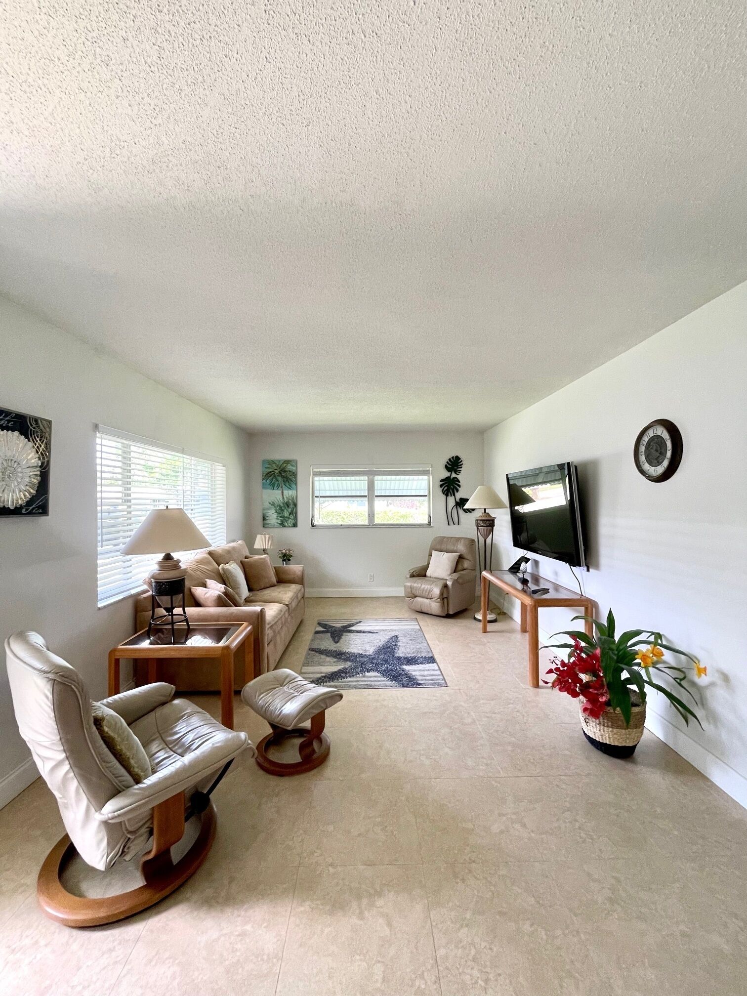 A-Fresh Beachy & Spacious getaway 1 mile to OCEAN!