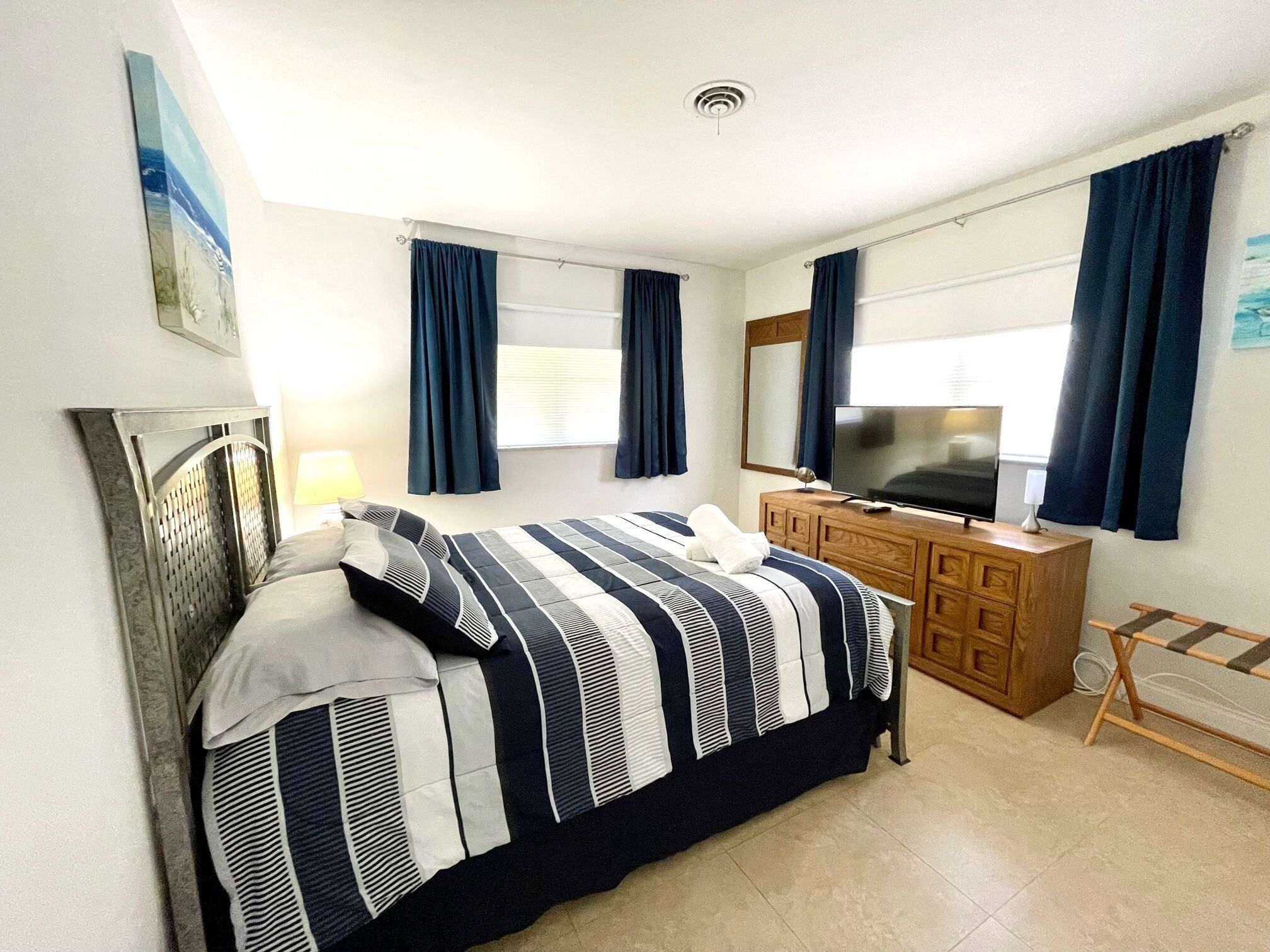 A-Fresh Beachy & Spacious getaway 1 mile to OCEAN!