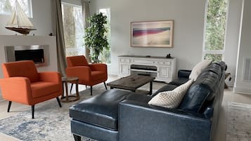 Smart TV, computer monitors