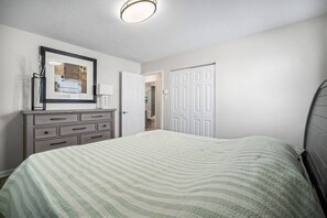 2 bedrooms, desk, iron/ironing board, free WiFi