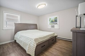 2 bedrooms, desk, iron/ironing board, free WiFi