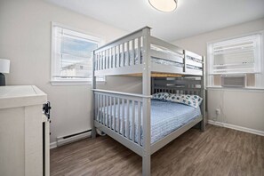 2 bedrooms, desk, iron/ironing board, free WiFi