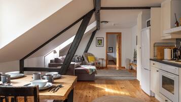 Design Apartment (4) | 1 bedroom, laptop workspace, iron/ironing board, free WiFi