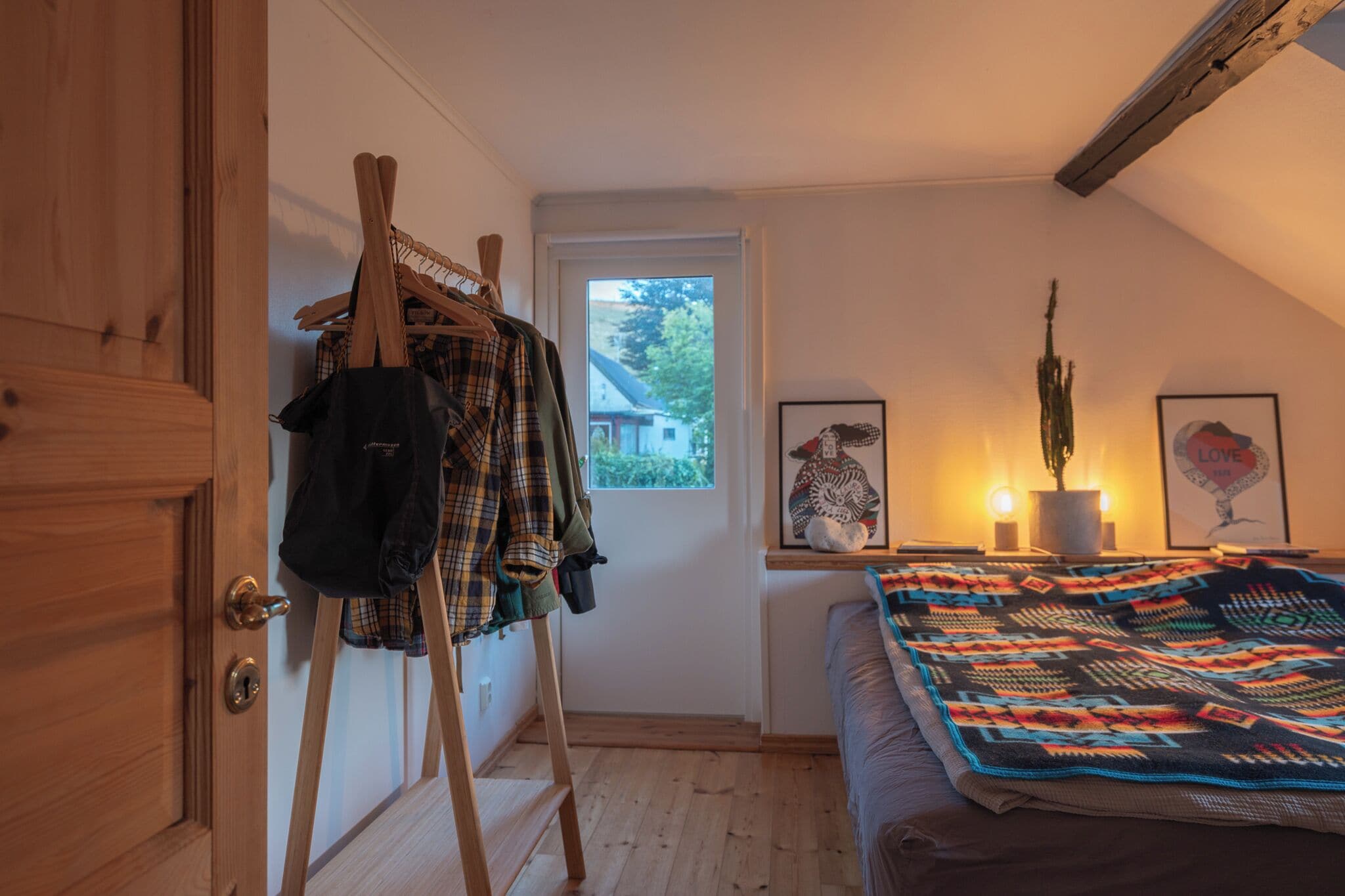 Svit Nr. 4 • Utsikt över landskapet • 1 Sovrum | 1 sovrum, arbetsyta för laptop, strykjärn/strykbräda och gratis wi-fi