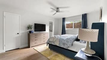 3 bedrooms, desk, iron/ironing board, travel crib