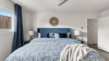 3 bedrooms, desk, iron/ironing board, travel crib