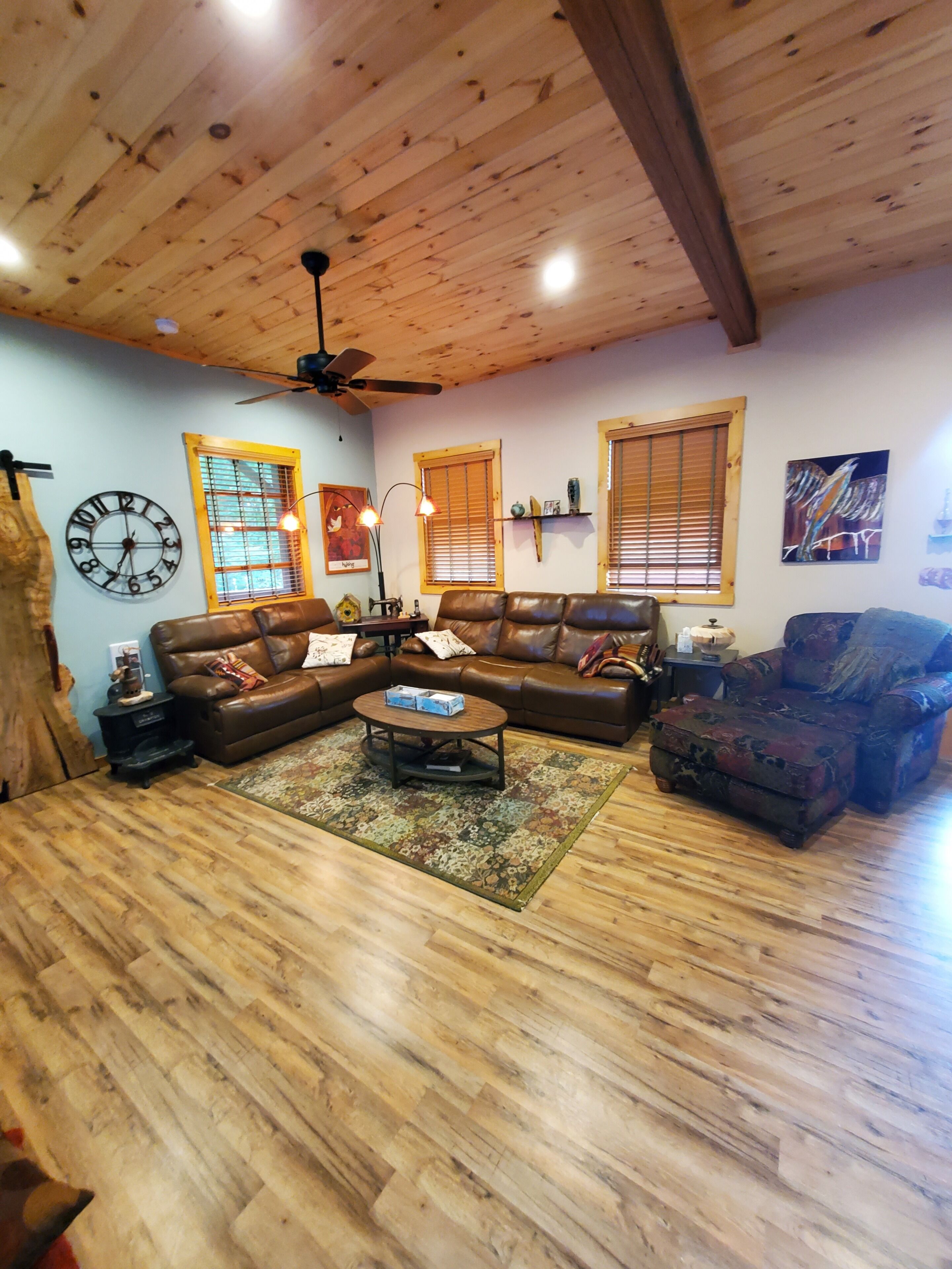 Mountain Dream Home - 2 fireplaces, 5 min. from Ski Area Great Room, Family Room
