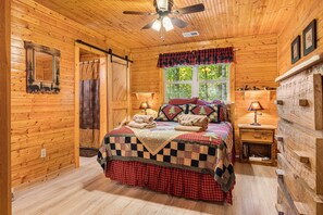 3 habitaciones, tabla de planchar con plancha y cuna de viaje 