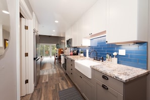 Fridge, microwave, oven, stovetop - Silver Pines | AC, Pool, Hot Tub, Golf & Ski (Durango)