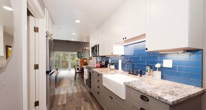 Silver Pines (#571) |10 min to Ski - Private Deck - Golf - AC - Pool/Hot Tub