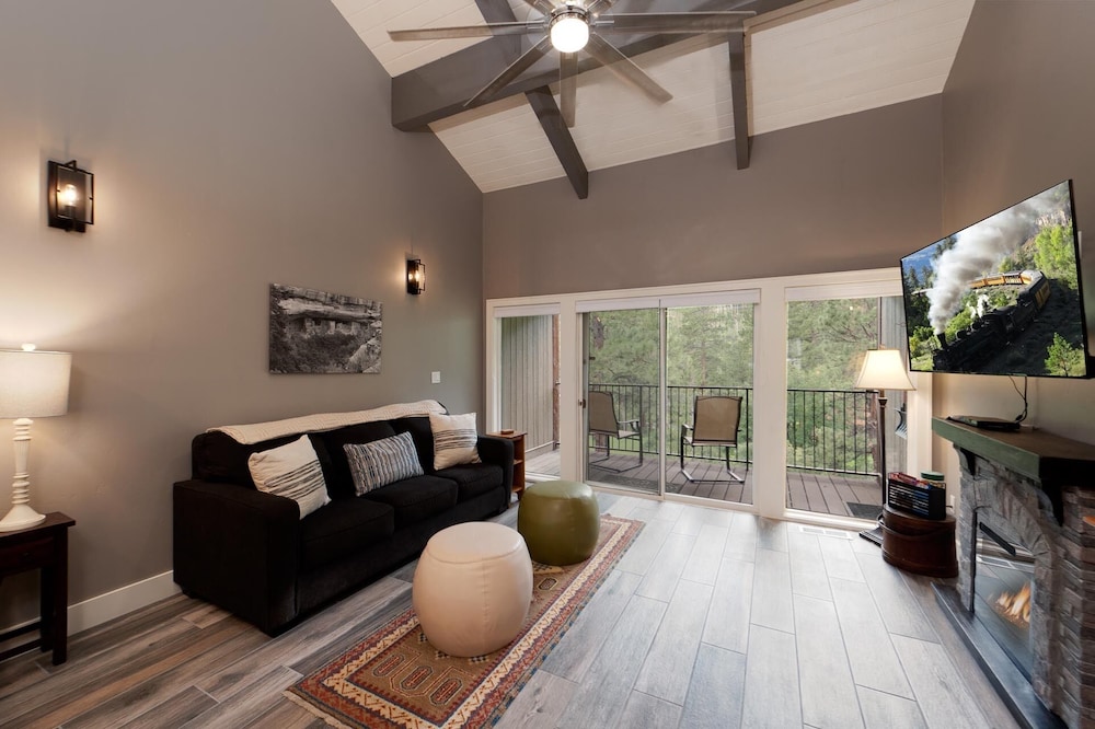 10 min to Ski - Private Deck - Golf - AC - Pool/Hot Tub - Tamarron #571