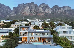 Exterior - Perfect Family Holiday Villa in Camps Bay (Spindrift) (Cape Town)