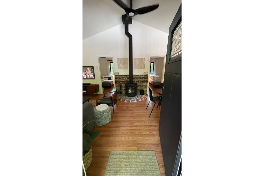 Saturdays Cabin, Hot Tub, Hammock, Gas Firepit