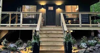 Saturdays Cabin, Hot Tub, Hammock, Gas Firepit