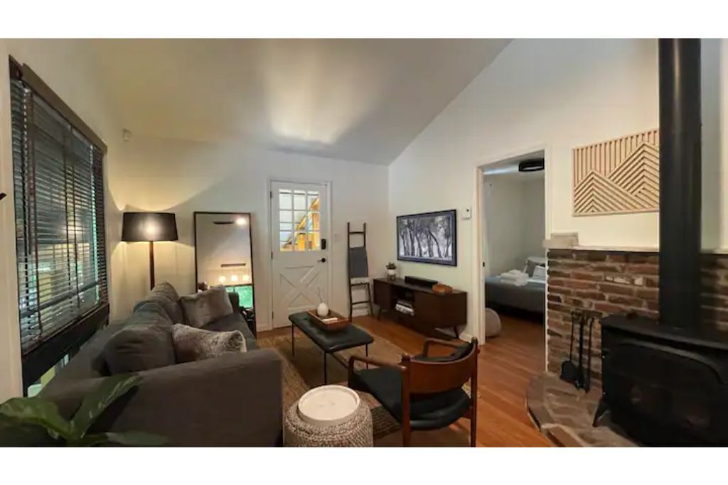 Saturdays Cabin, Hot Tub, Hammock, Gas Firepit